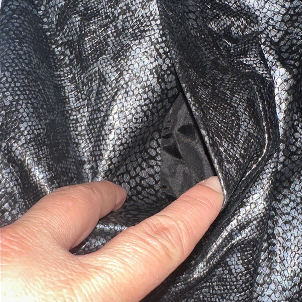 Jacket & coat - Picture 10 of 10